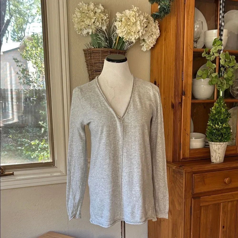 J. Crew Light Gray V-Neck Wool Blend Sweater Women’s Small
